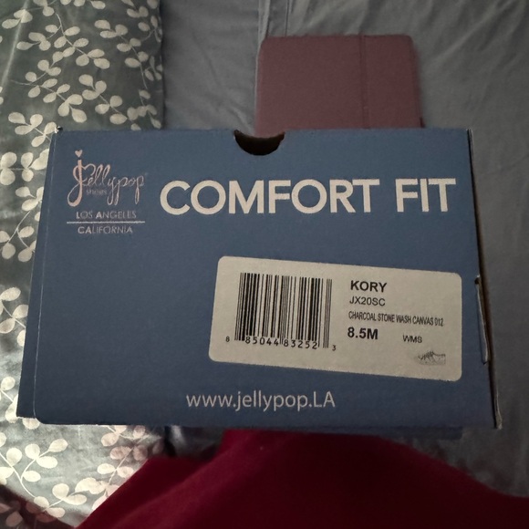 Stylish Gray Sneakers - Picture 3 of 5